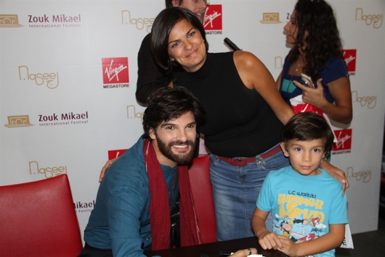 NASEEJ Album Signing